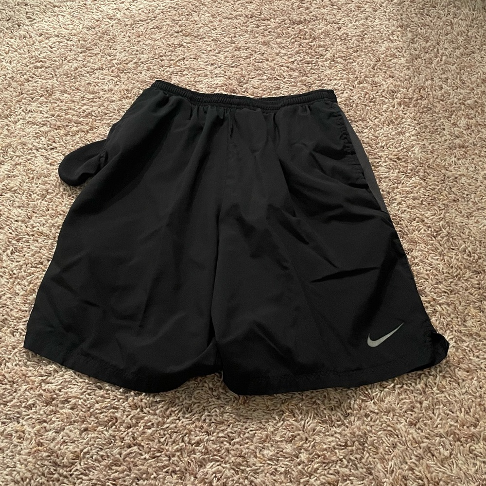 NIKE DRI FIT GYM SHORTS BLACK AND GREY MEDIUM